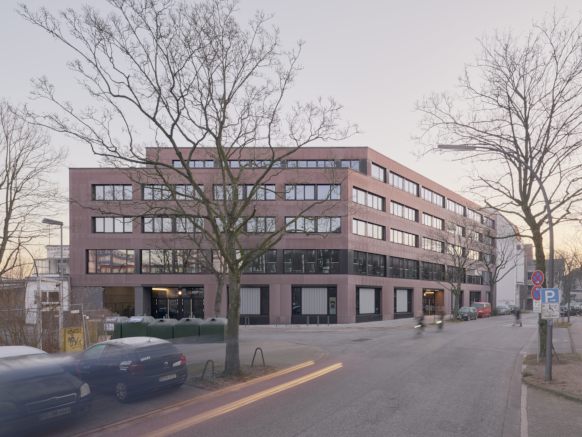 04A-093-BuiltInBarmbek